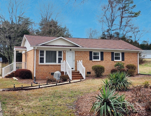 view of front of property with a front lawn