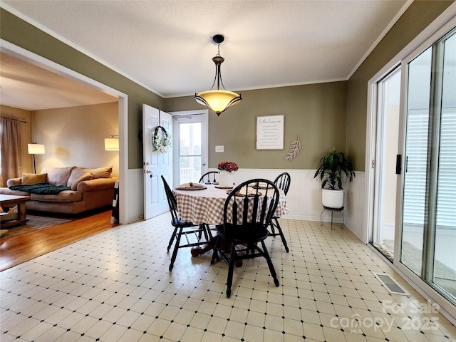 dining area with crown molding