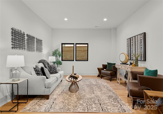 living area featuring light wood-type flooring, baseboards, and recessed lighting
