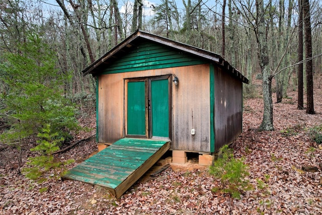 view of outbuilding