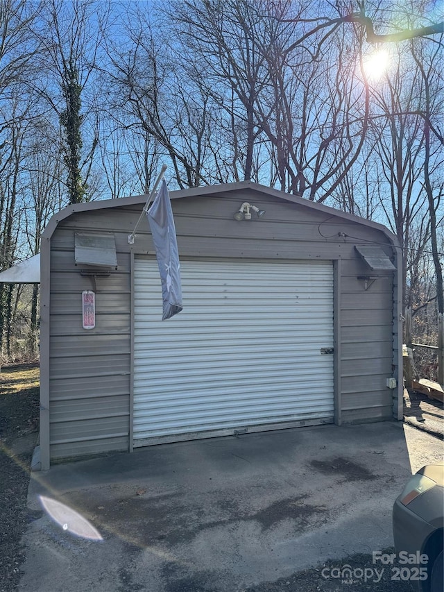 17 Jenny St, Asheville, NC 28806 - detached garage with driveway