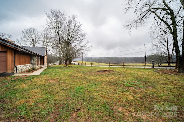 view of yard featuring a rural view