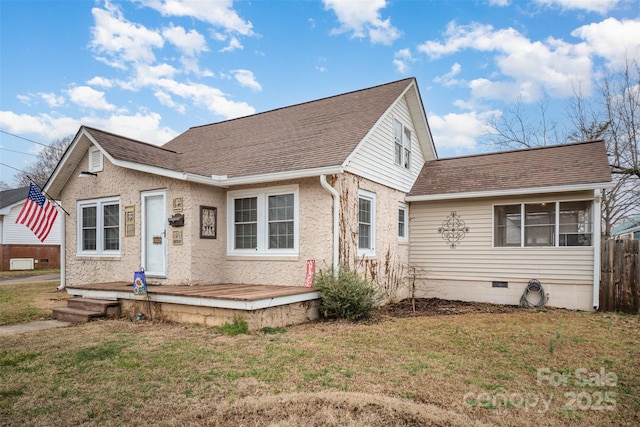 view of front of property featuring a front lawn