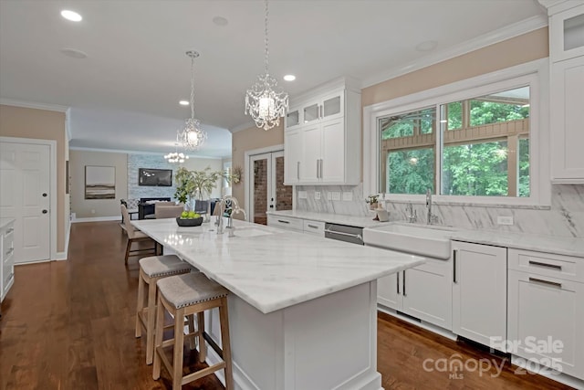 409 Running Horse Ln, Waxhaw, NC 28173 - kitchen featuring a chandelier, crown molding, tasteful backsplash, a sink, and recessed lighting
