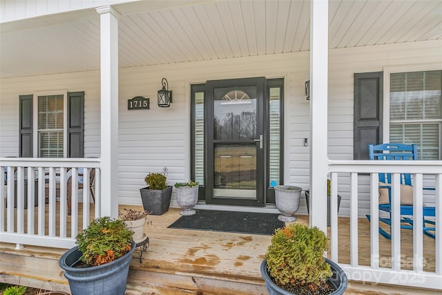 doorway to property with covered porch