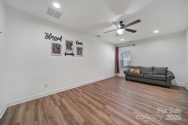 living area featuring visible vents, baseboards, ceiling fan, wood finished floors, and recessed lighting