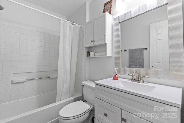 full bath featuring toilet, vanity, and shower / tub combo with curtain