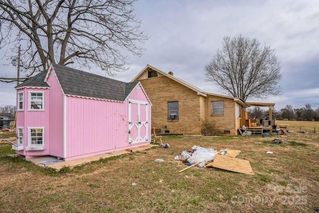 exterior space featuring a yard and a shed