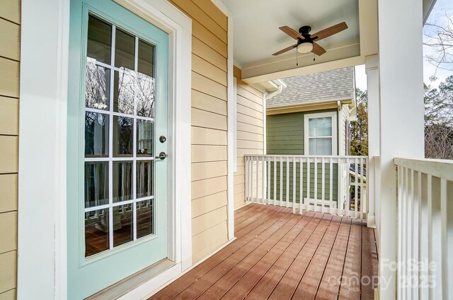 balcony featuring a ceiling fan