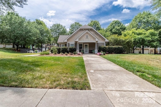 view of front of home featuring a front yard