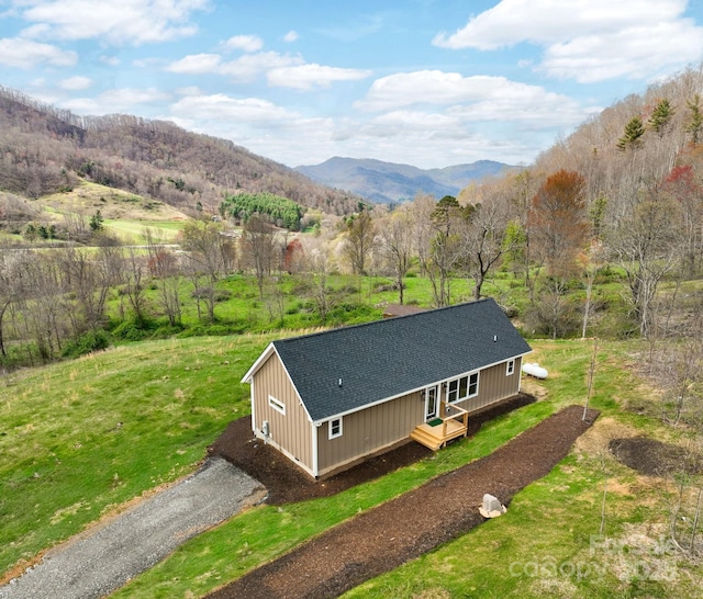 drone / aerial view featuring a mountain view