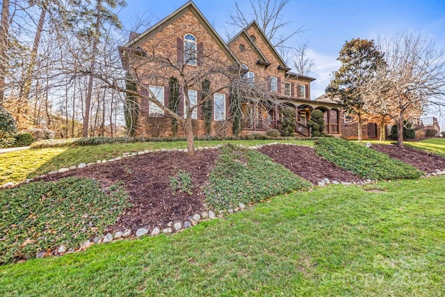 view of front of house with a front lawn