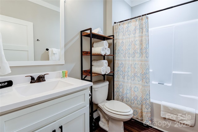 bathroom with shower / tub combo with curtain, vanity, and toilet