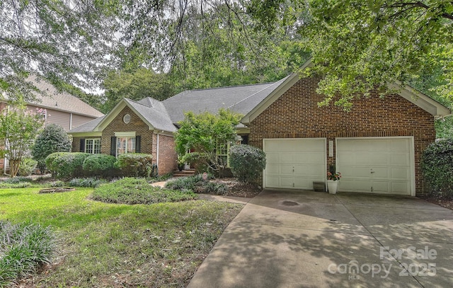 view of front of home featuring a garage and a front yard