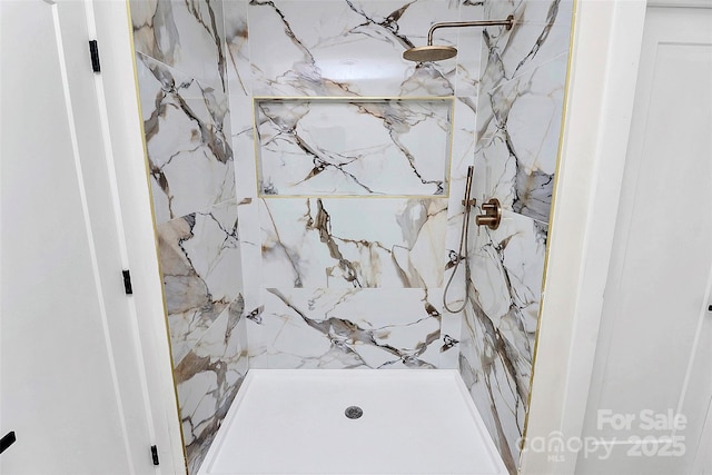 bathroom featuring tiled shower