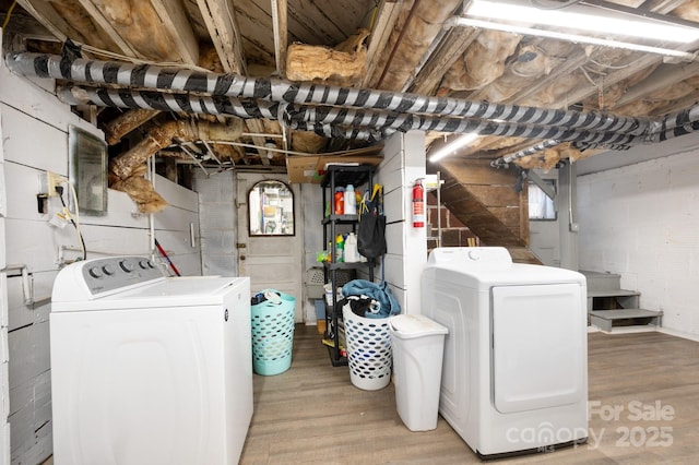 laundry area with laundry area, independent washer and dryer, and light wood finished floors