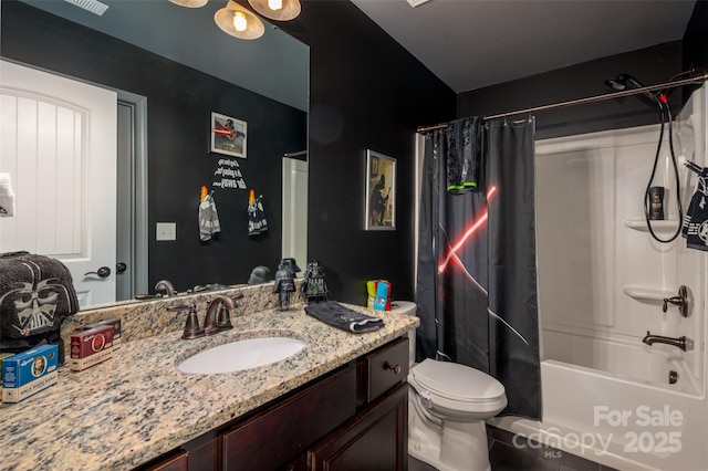 full bathroom with shower / tub combo with curtain, vanity, and toilet