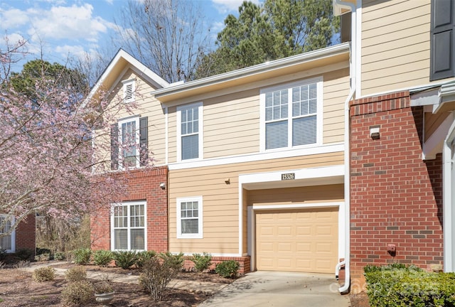 view of front facade featuring a garage