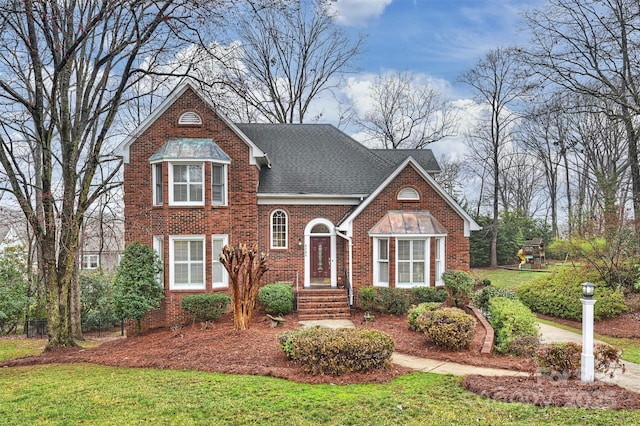 view of front of house with a front lawn