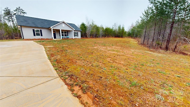 view of front of home with a front lawn and covered porch