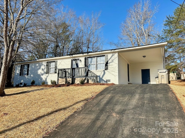 view of front of home with a carport