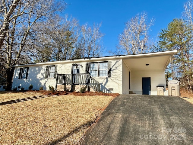 view of front of house with a carport