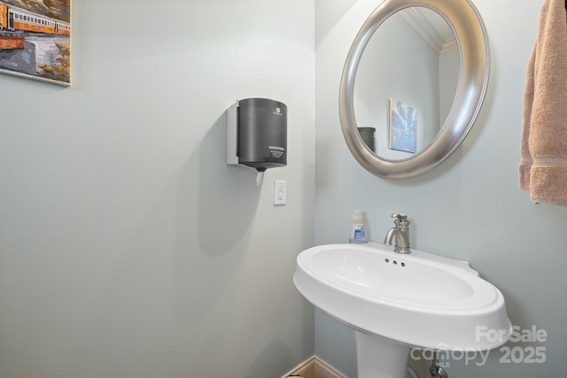 bathroom featuring a sink