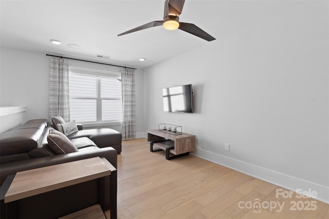 living area with visible vents, baseboards, ceiling fan, light wood-style floors, and recessed lighting