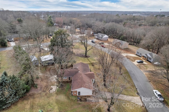 bird's eye view featuring a wooded view