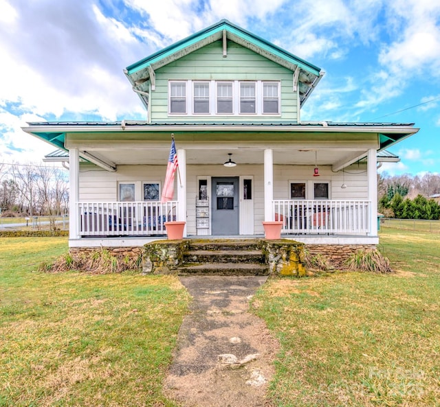 view of front of property featuring a porch and a front yard