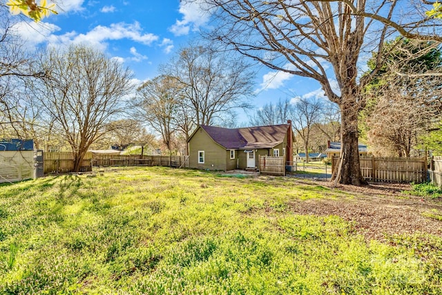 view of yard featuring a fenced backyard