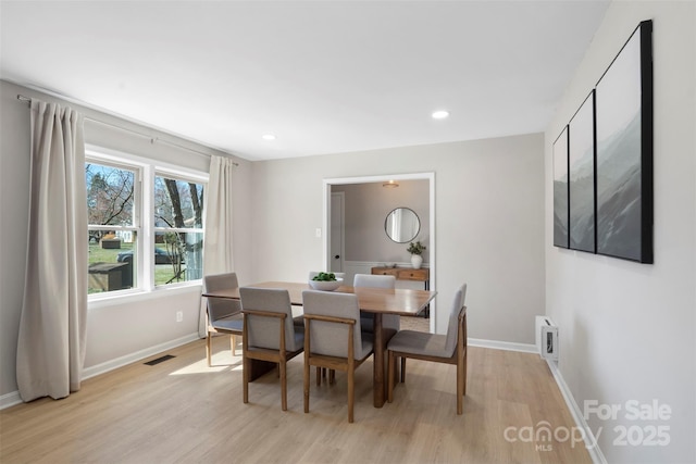 dining space featuring recessed lighting, baseboards, visible vents, and light wood finished floors