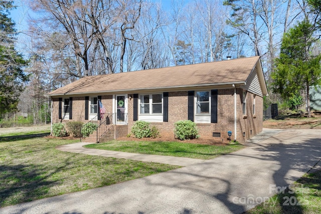 single story home with crawl space, brick siding, and a front lawn