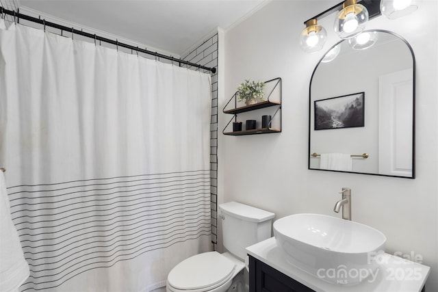 bathroom with toilet, a shower with curtain, and vanity