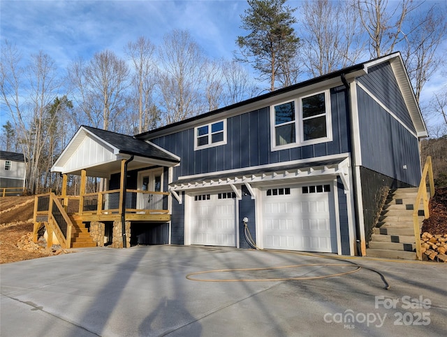 view of front of house featuring a garage