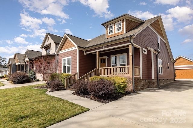 view of front of property featuring covered porch and a front lawn