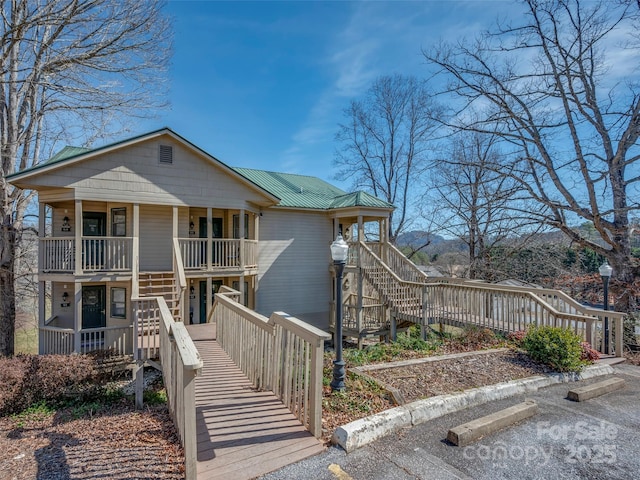 view of front of property