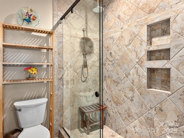 bathroom featuring toilet and tiled shower