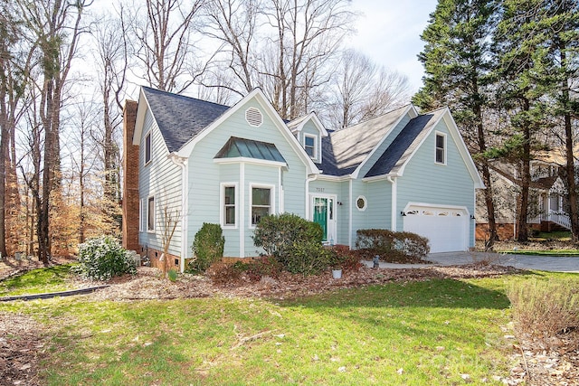 view of front of house featuring a garage, driveway, a front lawn, and a shingled roof