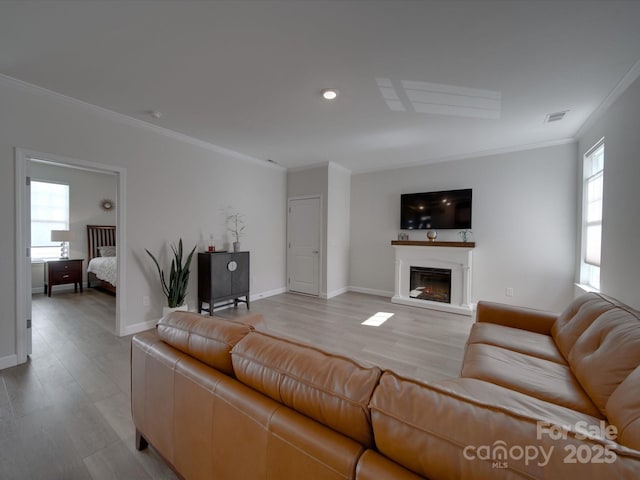 living room with light wood-type flooring and crown molding