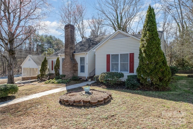 view of front of house featuring a front yard