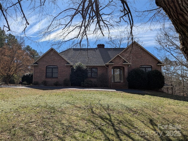 view of front of property with a front lawn