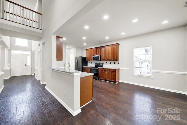 kitchen featuring visible vents, dark wood-style floors, baseboards, and stainless steel appliances