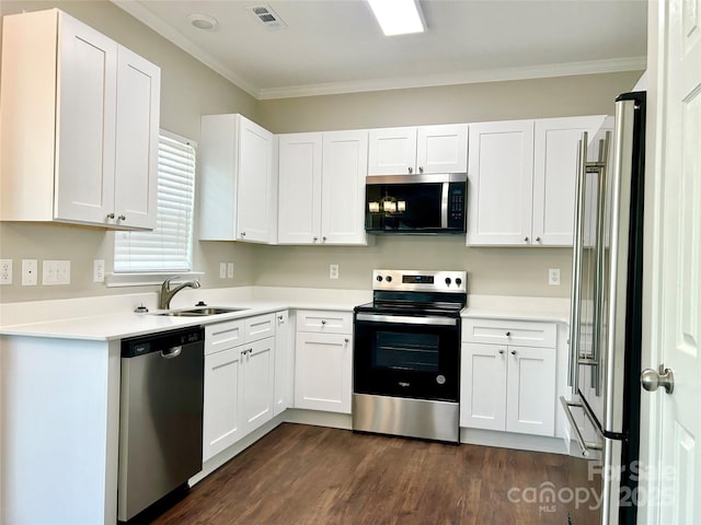 kitchen with crown molding, a sink, dark wood-style floors, visible vents, and appliances with stainless steel finishes