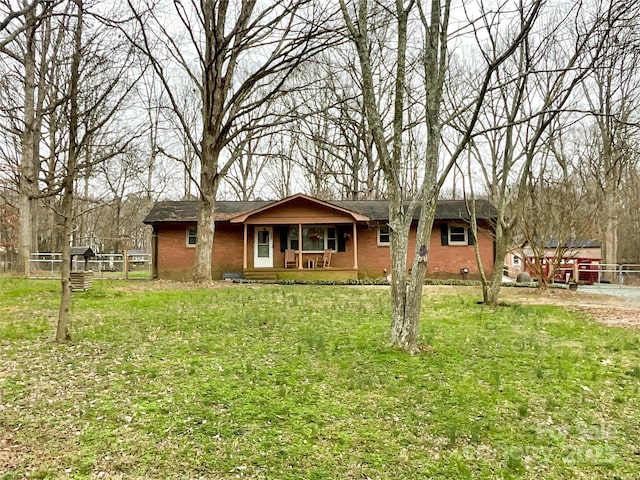 view of front of house featuring covered porch and a front lawn