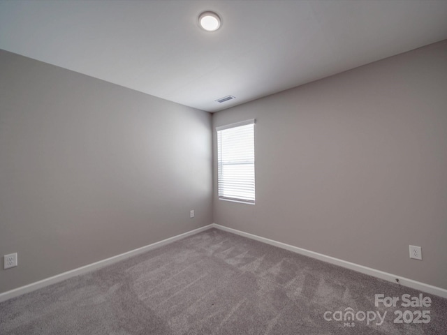 unfurnished room with carpet