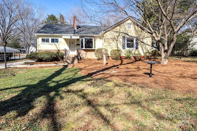 ranch-style home featuring a front lawn