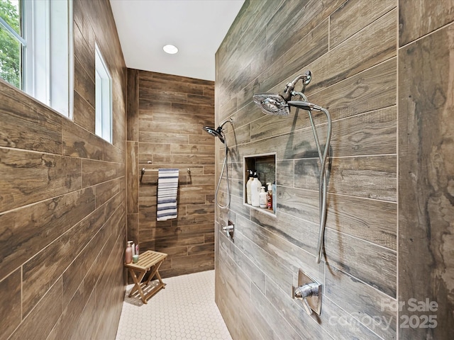 bathroom featuring a tile shower