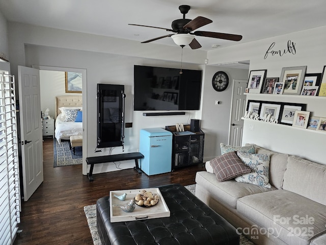 living room featuring dark hardwood / wood-style flooring and ceiling fan