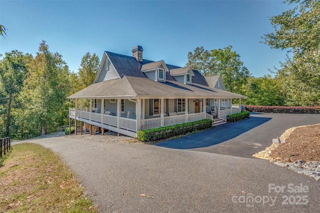 country-style home featuring a porch